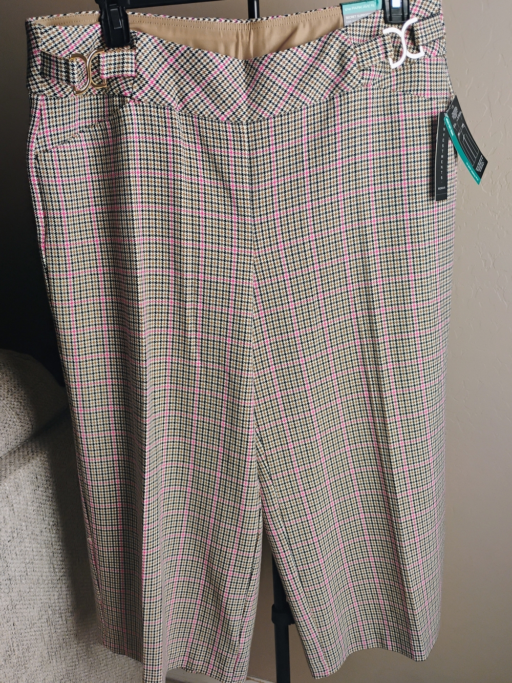 Investments Woman Size 18 Beige Plaid Wide-Leg Ankle Pants with Pink Accents
